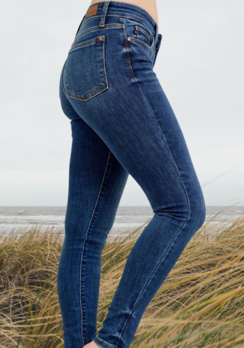 JUDY BLUE MID-RISE HANDSAND CLASSIC SKINNY JEAN