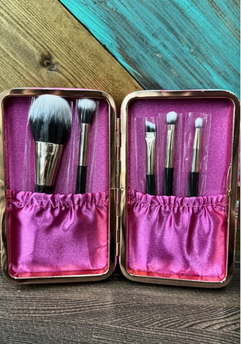 BLUSH & BRONCS MAKEUP BRUSHES