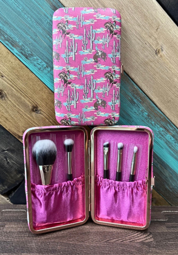 BLUSH & BRONCS MAKEUP BRUSHES